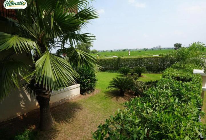 El Spazia Zirakpur - 3 & 4 BHK Luxury Apartments on PR-7 Airport Road in Mohali – swimming pool