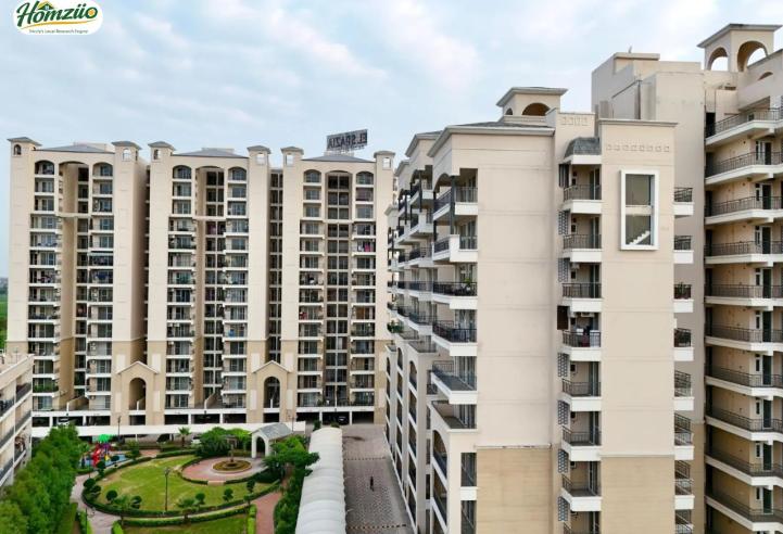 El Spazia Zirakpur - 3 & 4 BHK Luxury Apartments on PR-7 Airport Road in Mohali – lobby
