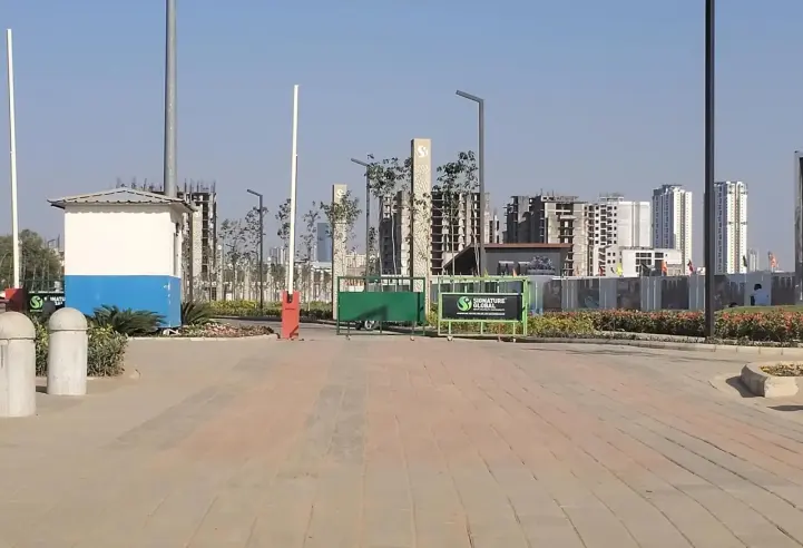 Signature Global Titanium SPR Sector 71, Gurgaon
