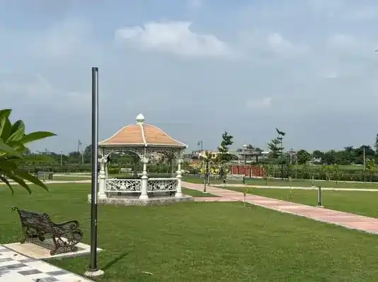 Manohar Singh Township - Residential Luxury Villas Apartments in Kharar – swimming pool