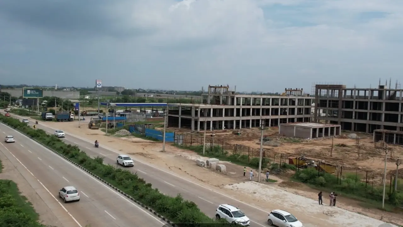 Village P3 - Commercial Showrooms SCO in Kurali – common area