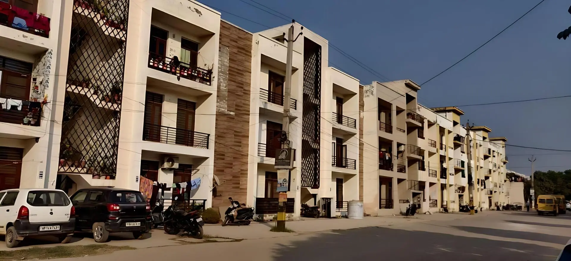 Global City - Sunny Enclave | Luxury Independent Plots Floors Villas in Kharar – swimming pool