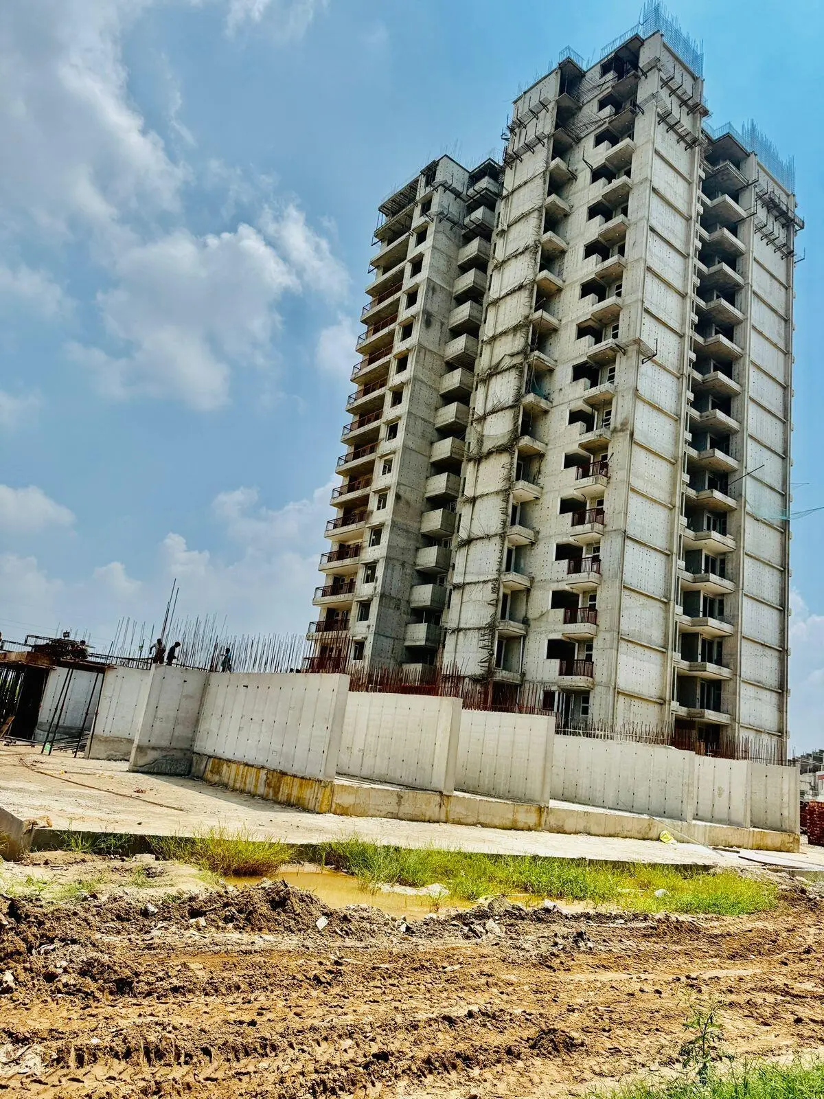 The Grand Sky - Residential Apartments 3 BHK Luxury Living in Kharar – clubhouse