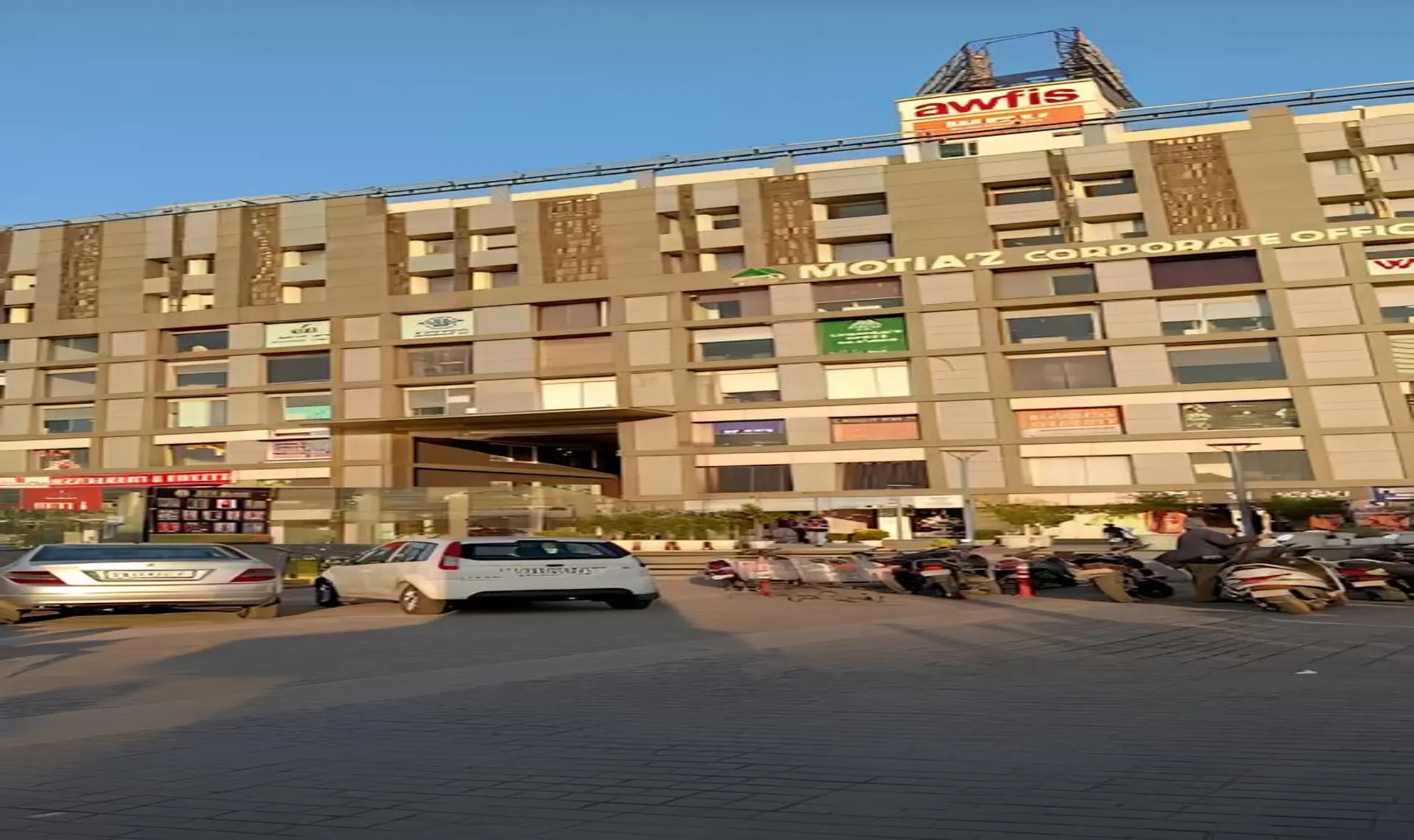 Motiaz Royal Business Park Zirakpur: Premium Commercial Plots, SCOs & Business Spaces on PR-7 Airport Road – amenities area