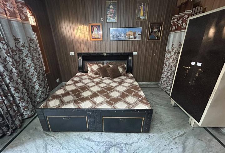 Fully Furnished 1 Room Set in Sector 49, Chandigarh | No Timing Issue | For Girls &amp; Boys