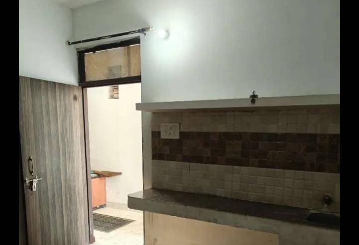 studio apartment semi furnished