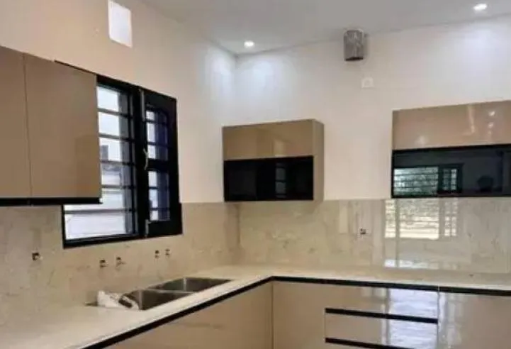 82GAJ FURNISHED 1 BHK FLAT FOR SALE