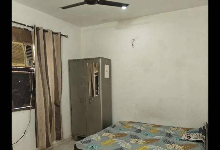 studio apartment semi furnished