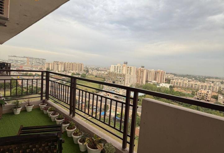 Spacious 3BHK LUXURY Apartment