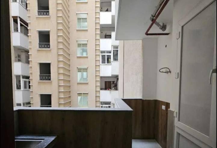 3bhk semi furnished