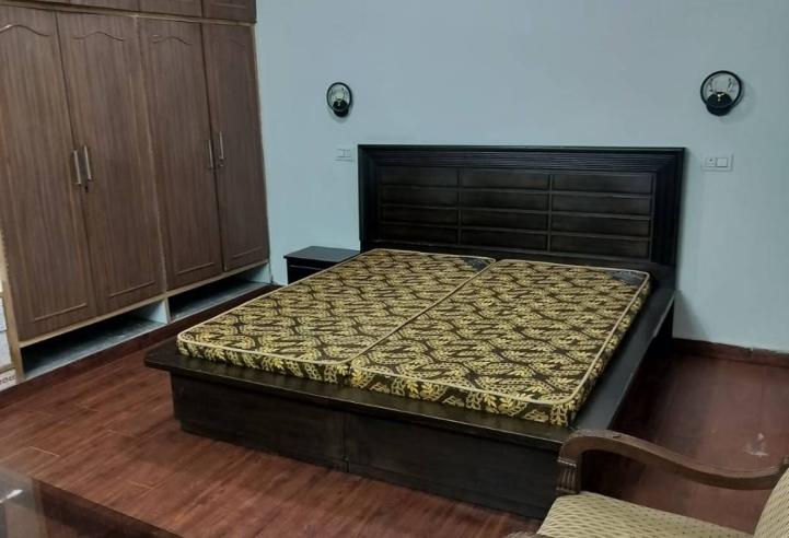 Sector 38 2room set, 2ac, 1st floor, 30k rent, fully furnished.