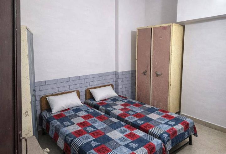 PG Available in Sector 45, Chandigarh | Food Included | For Boys, Girls &amp; Couples