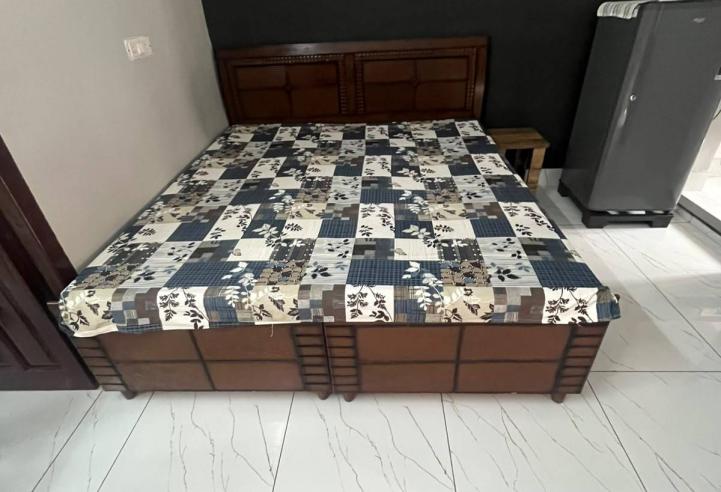 Accommodation Available for Girls in Sector 21, Chandigarh | Prime Location