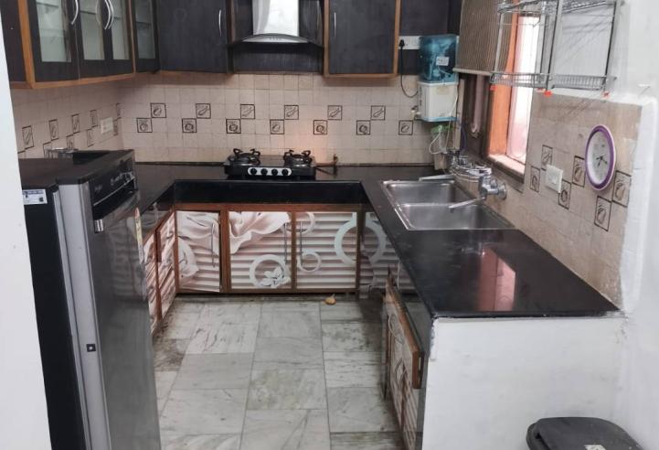 Sector 38 2room set, 2ac, 1st floor, 30k rent, fully furnished.