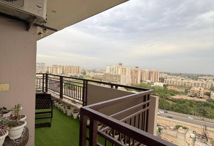 Spacious Apartment with Modern amenities