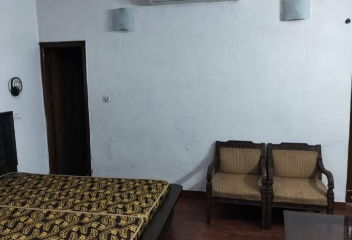 Sector 38 2room set, 2ac, 1st floor, 30k rent, fully furnished.