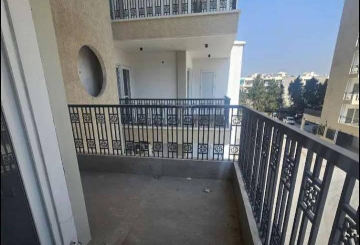 3bhk semi furnished