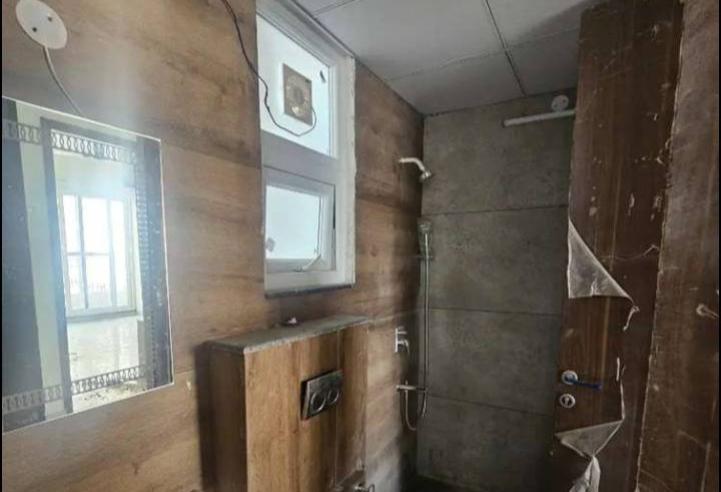 3bhk semi furnished