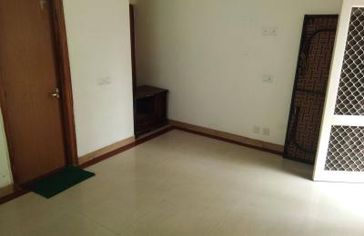 spacious studio apartment