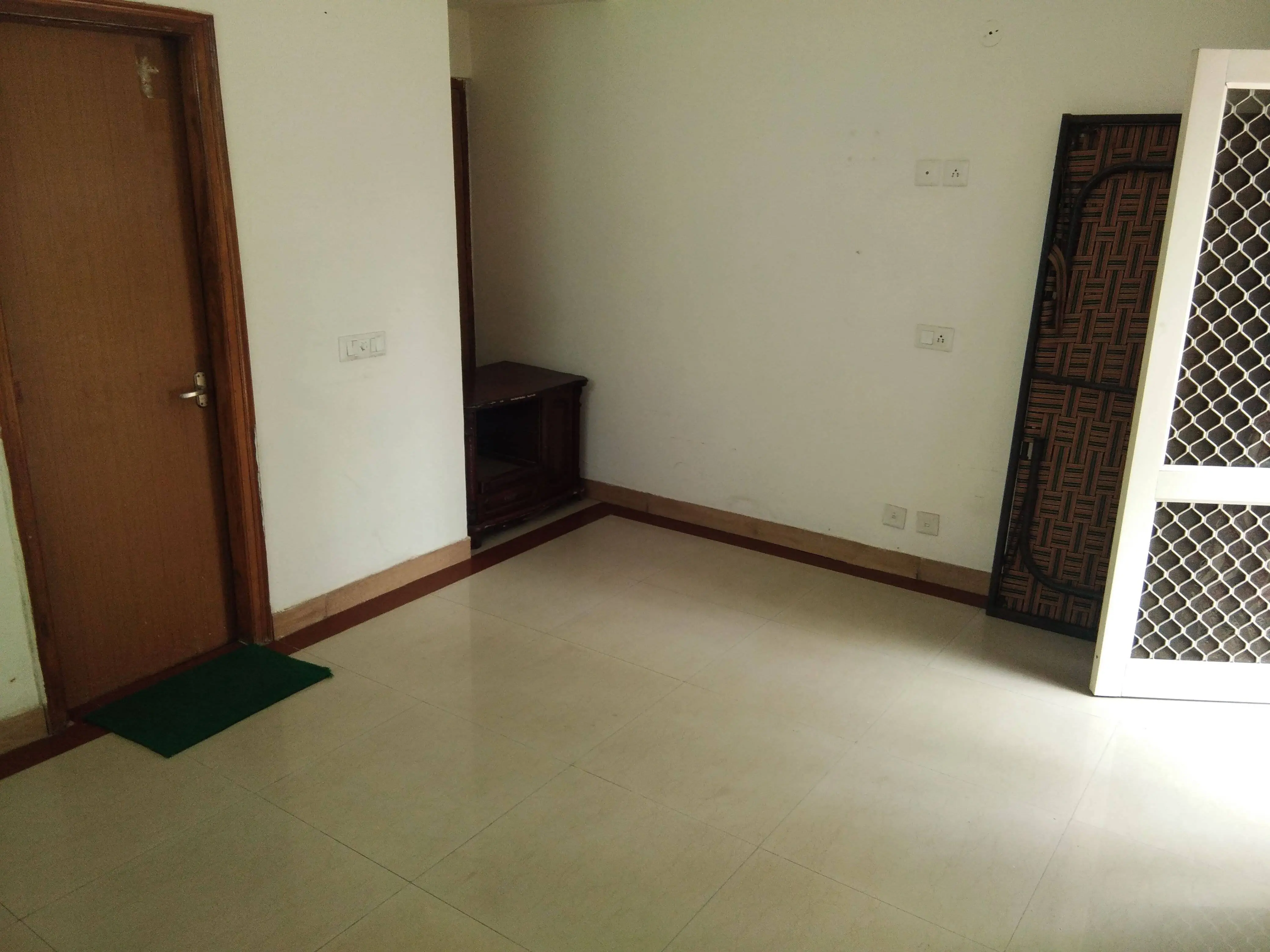 spacious studio apartment