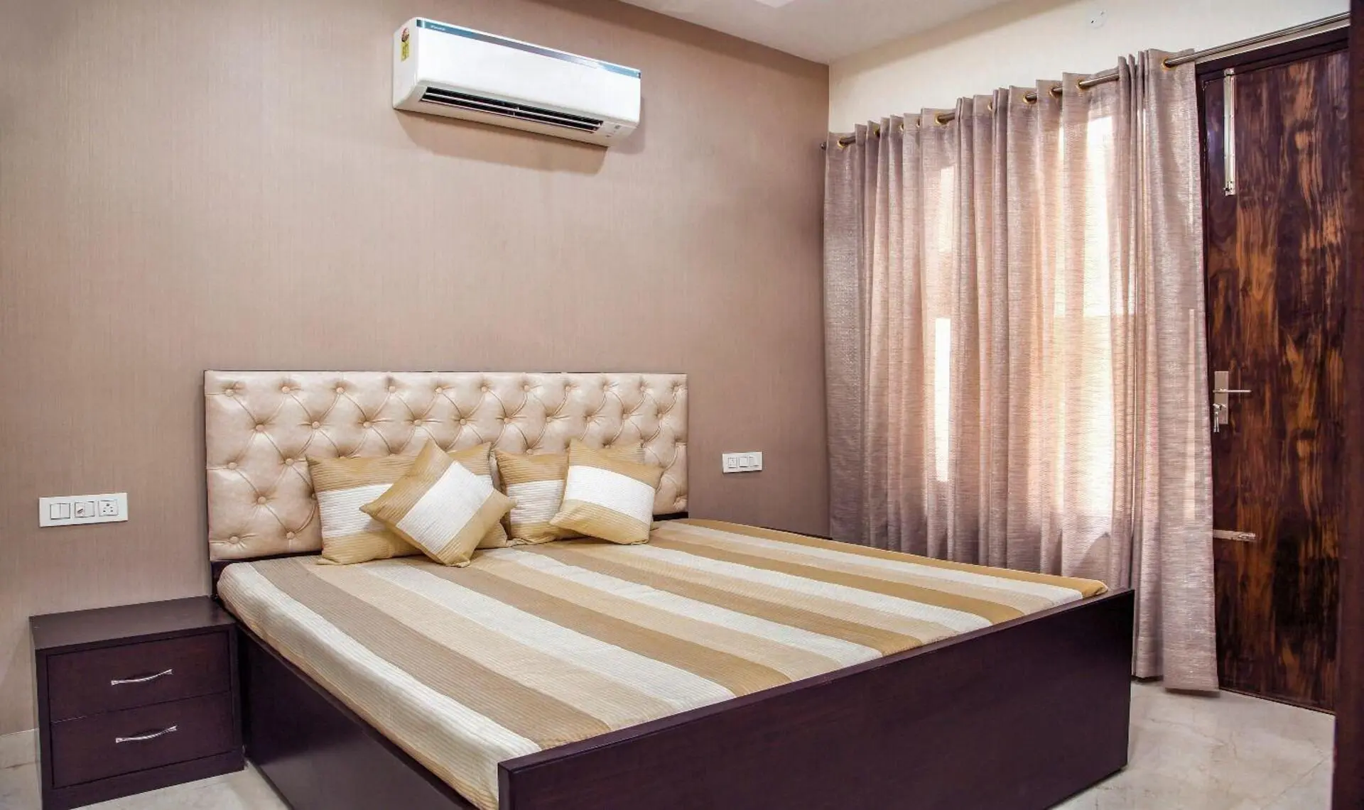 Royale Gardens Premium Zirakpur: Luxury Villas, Plots & Apartments in Chandigarh Region – lobby