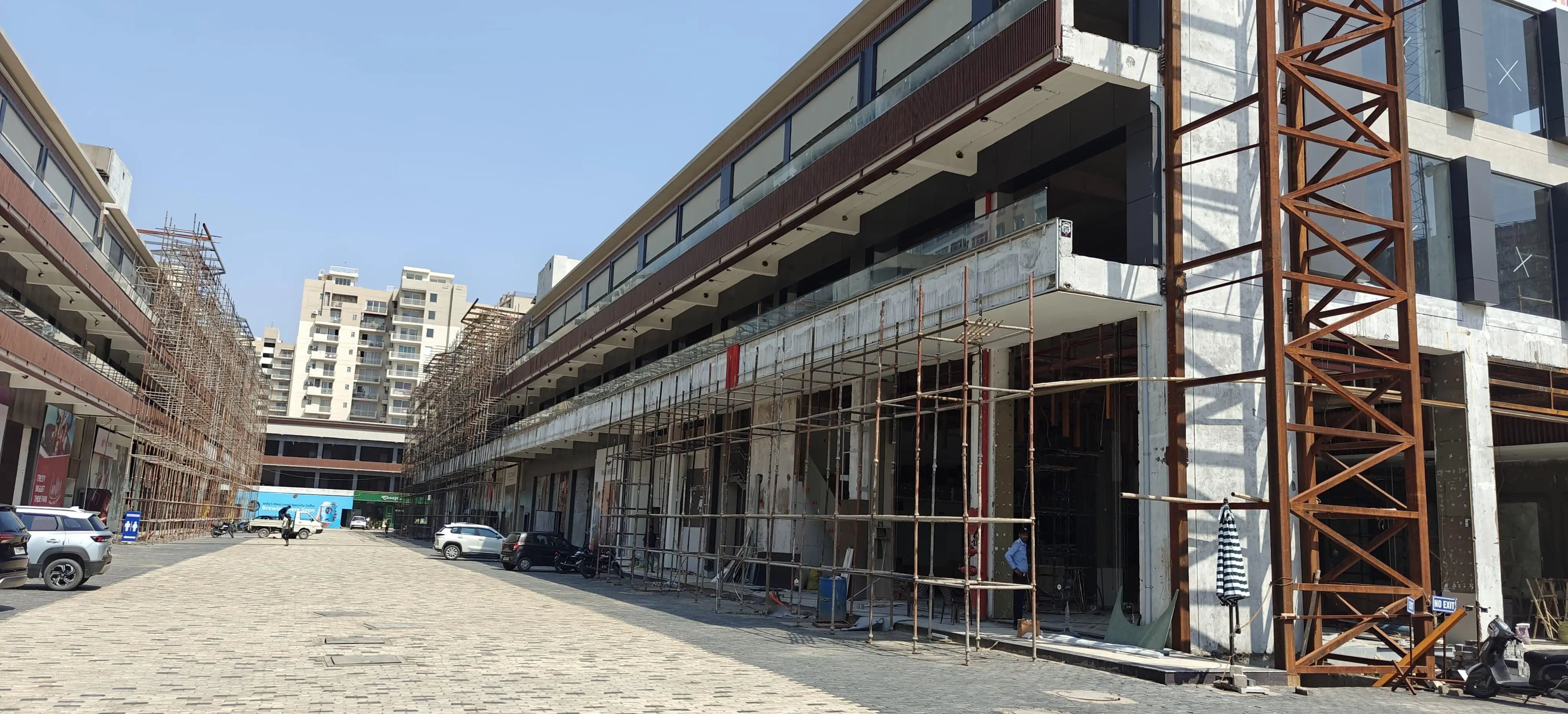 V R Pooja Palazzio Zirakpur: Best Residential Plots & Commercial Projects in Zirakpur | High-Rise Apartments – clubhouse